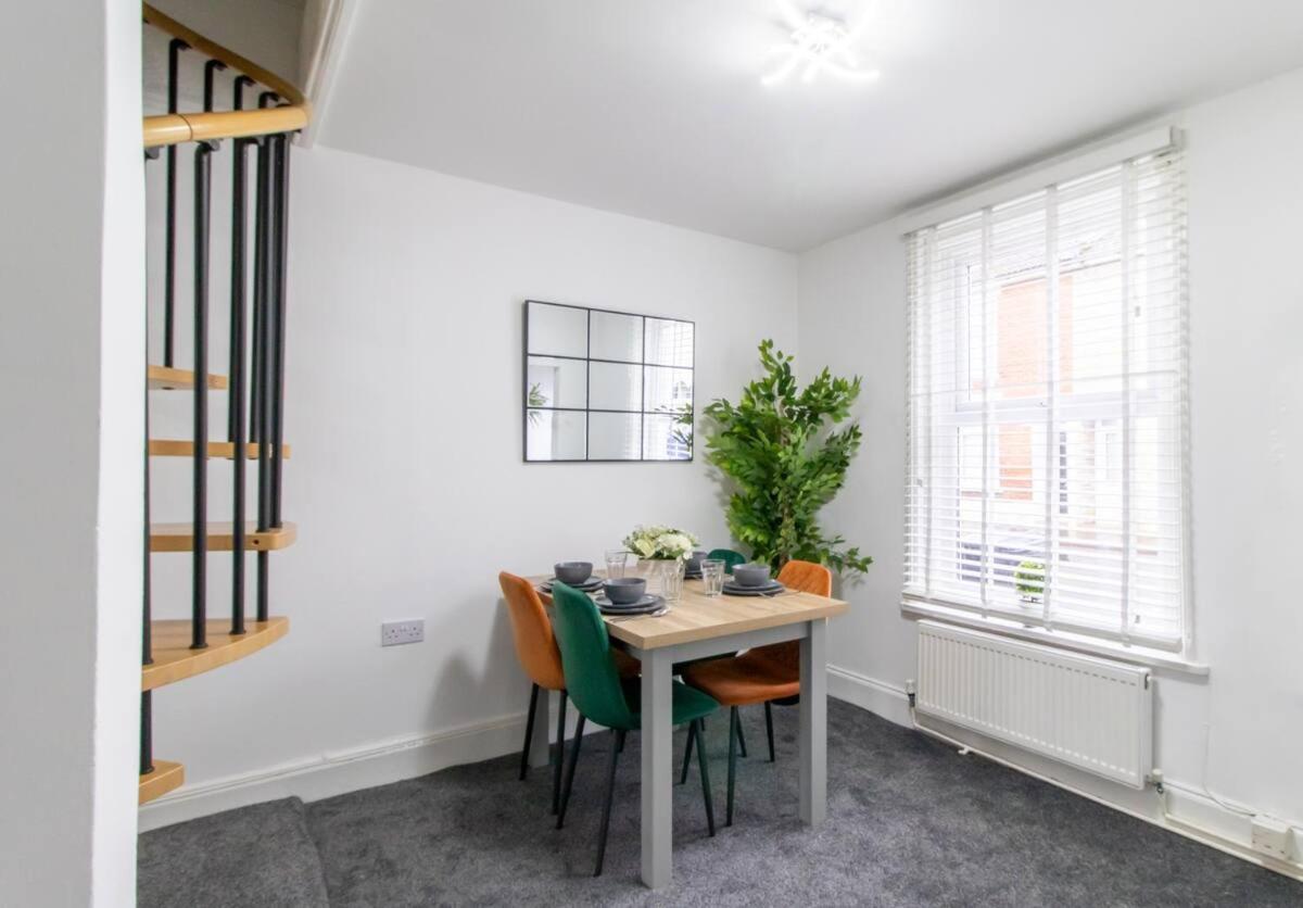 Open Mind - Luxury House & Free Parking Holiday home Portsmouth